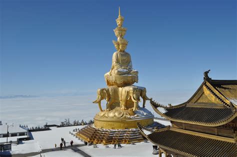  Pagoda Białego Żurawia - mistyczny symbol spokoju w ekscytującym Emei Shan