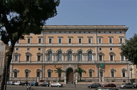 Palazzo Massimo alle Terme:  Odkryj arcydzieła starożytnego świata w sercu Rzymu!