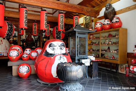  Daruma Museum: Ukąśnij się w szczęście i odkryj japońskie tradycje!