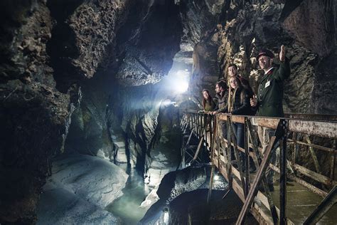  Grottes de Han-sur-Lesse: Podziemny świat magicznej fascynacji!