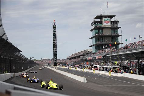  Indianapolis Motor Speedway: Dom Niezapomnianych Zawodów i Historycznych Bolidów!