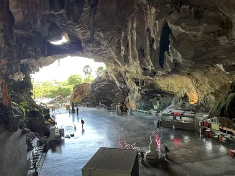 The Kek Lok Tong Cave Temple: An Ancient Gem of Spirituality and Stunning Limestone Formations!