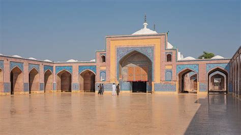  Shah Jahan Mosque:  Arcydzieło Mughalów i cud architektury z 17-tego wieku!